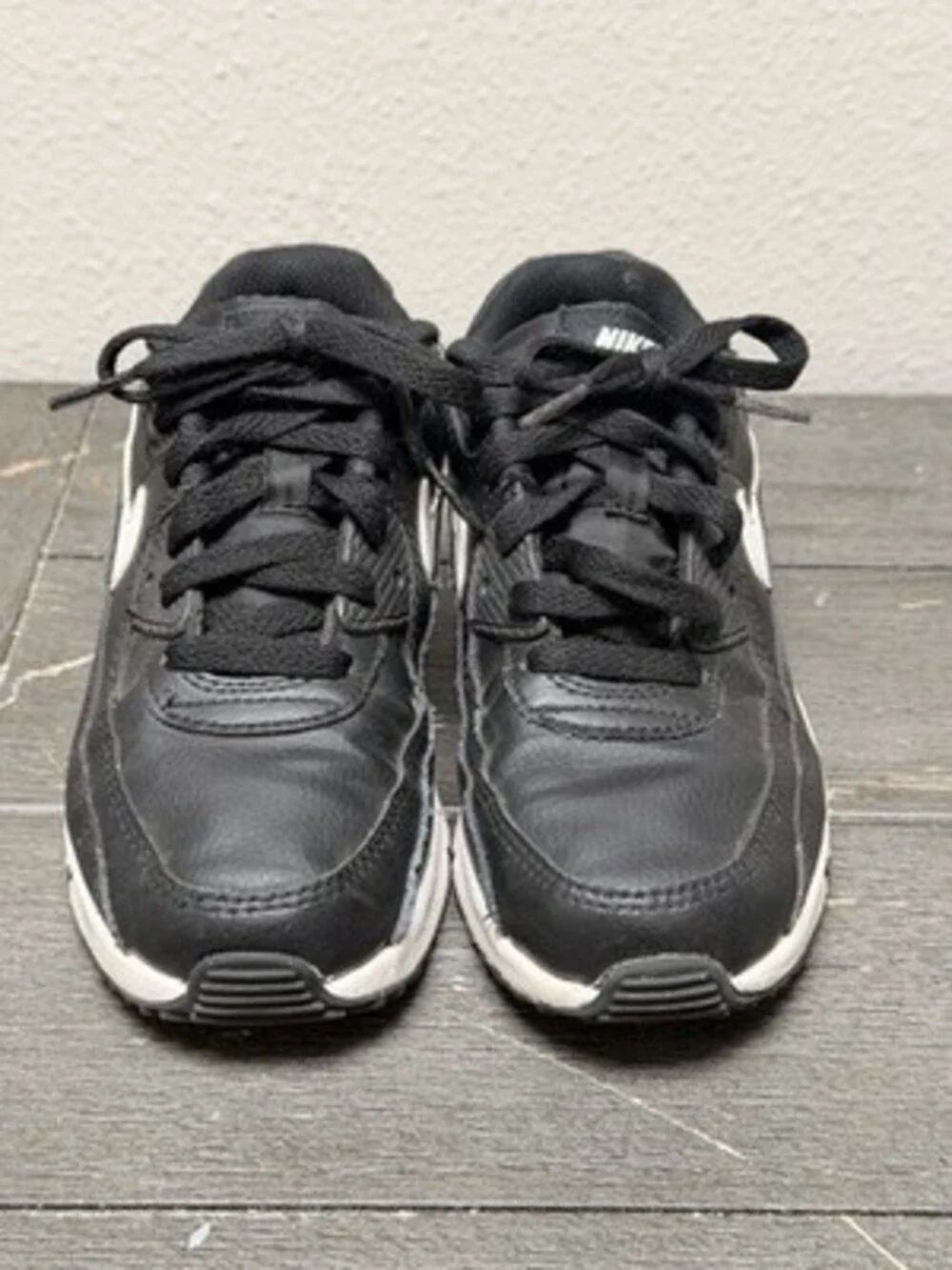 Nike Youth AirMax 90 Size 2Y Black and White No Box